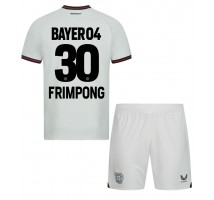 Bayer Leverkusen Jeremie Frimpong #30 Koszulka Wyjazdowa dzieci 2023-24 Krótki Rękaw (+ krótkie spodenki)