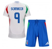 Włochy Gianluca Scamacca #9 Koszulka Wyjazdowa dzieci ME 2024 Krótki Rękaw (+ krótkie spodenki)