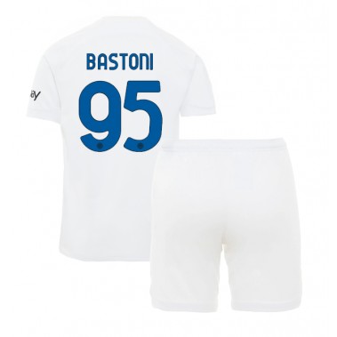 Inter Milan Alessandro Bastoni #95 Koszulka Wyjazdowa dzieci 2023-24 Krótki Rękaw (+ krótkie spodenki)